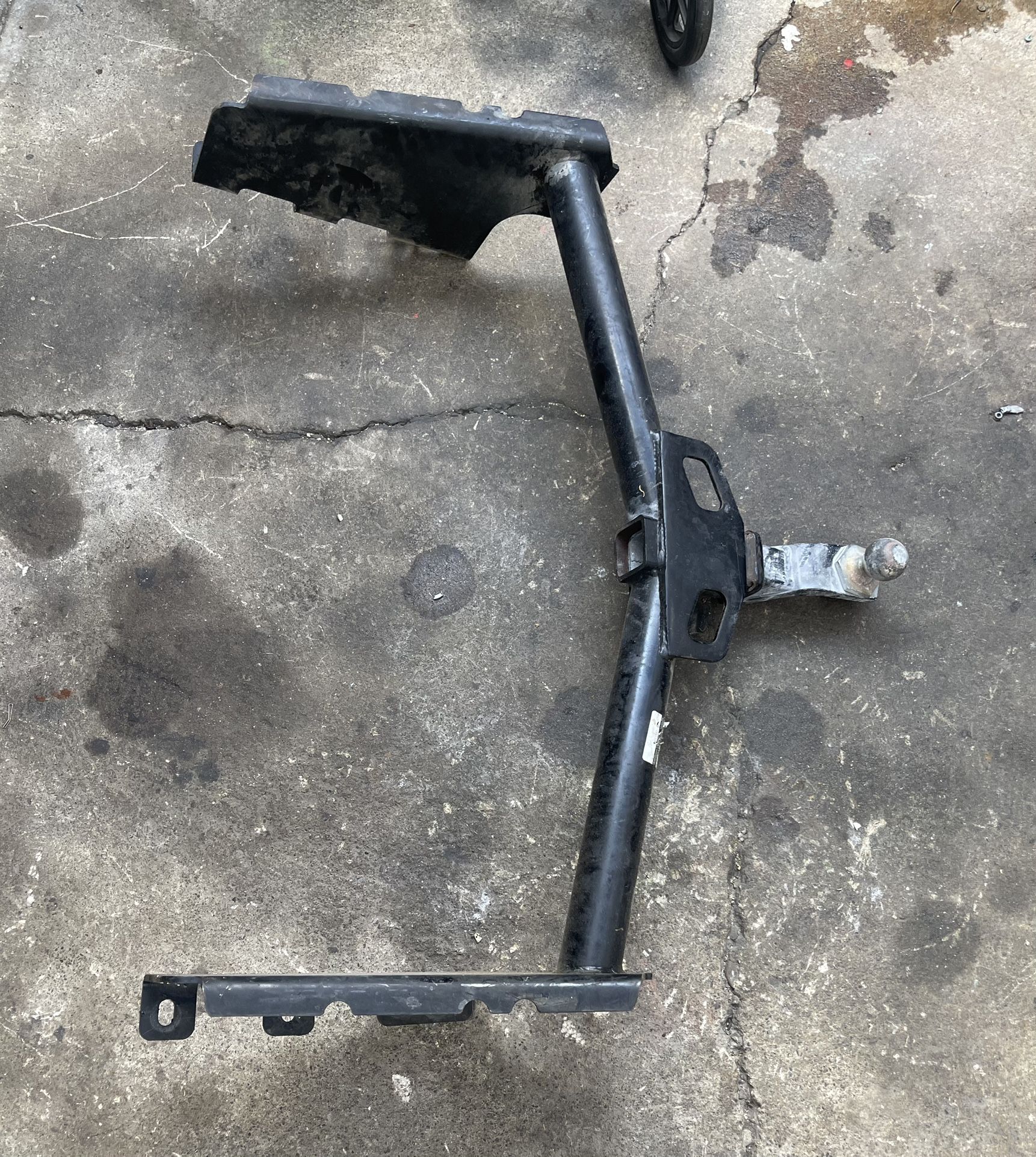 Class III/IV, Round Tube Trailer Hitch Receiver