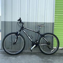 TREK BIKE /SIZE TIRES 26” /SIZE FRAME MEDIUM 