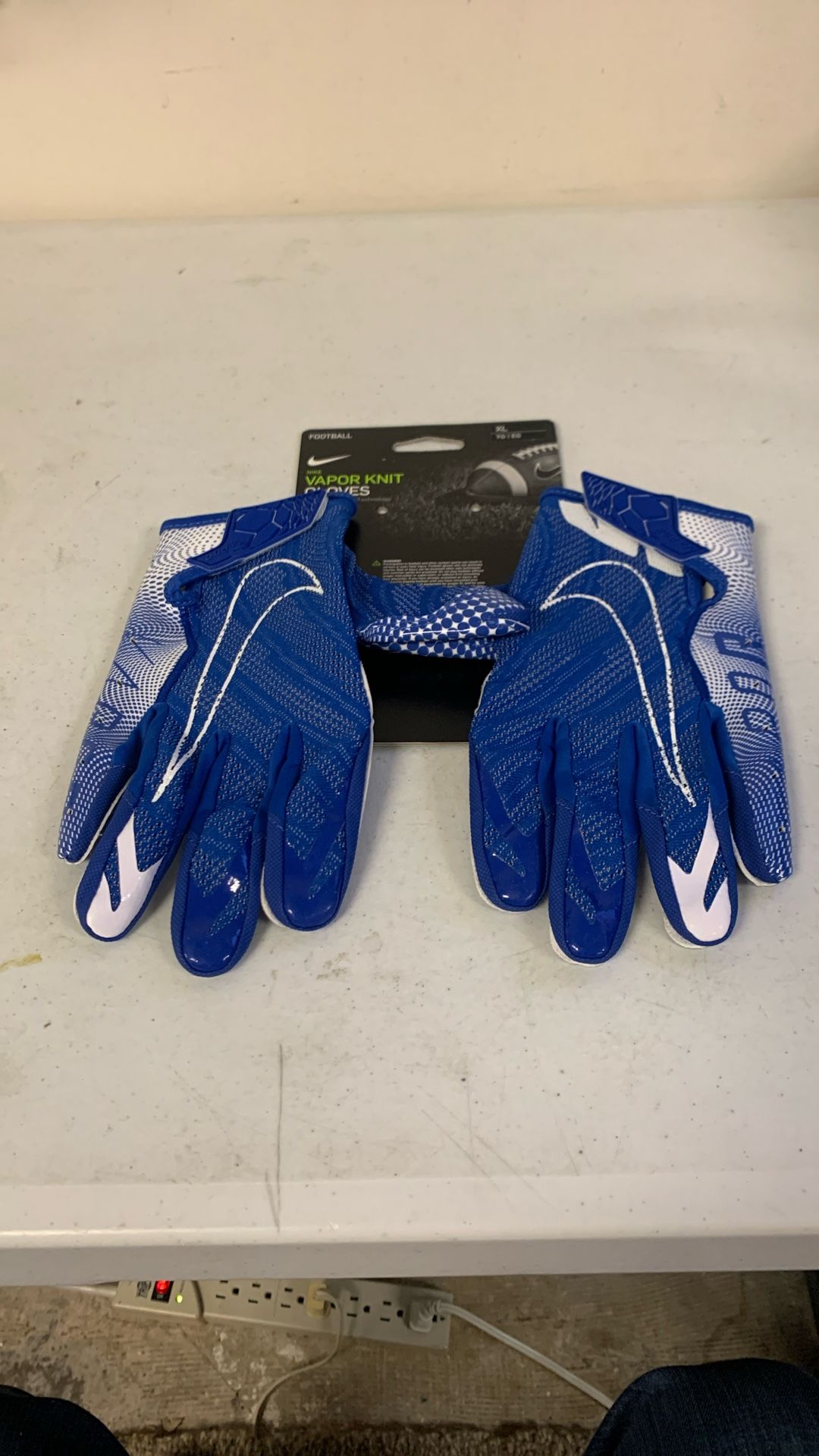 Nike Unisex Vapor Knit Football Gloves. Sz XL. Ez