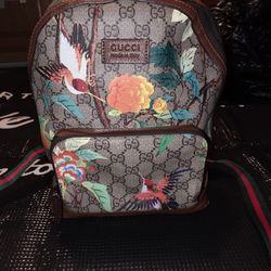 Gucci Tian GG Supreme Backpack Daypack Used 427042