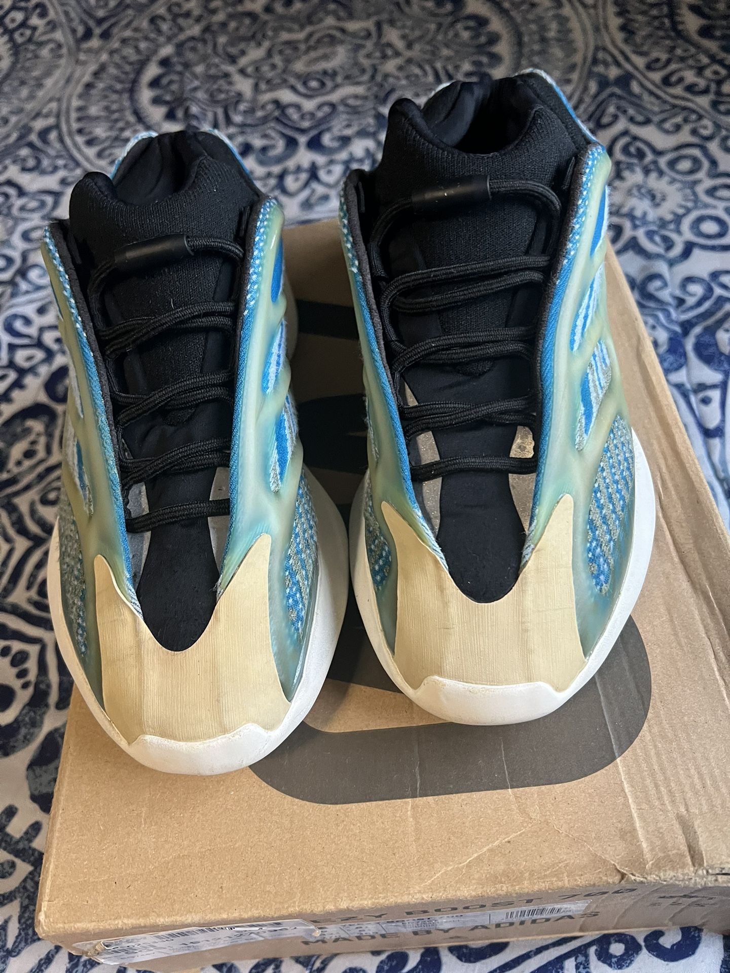 Yeezy 700 V3 'Arzareth' Blue Size
