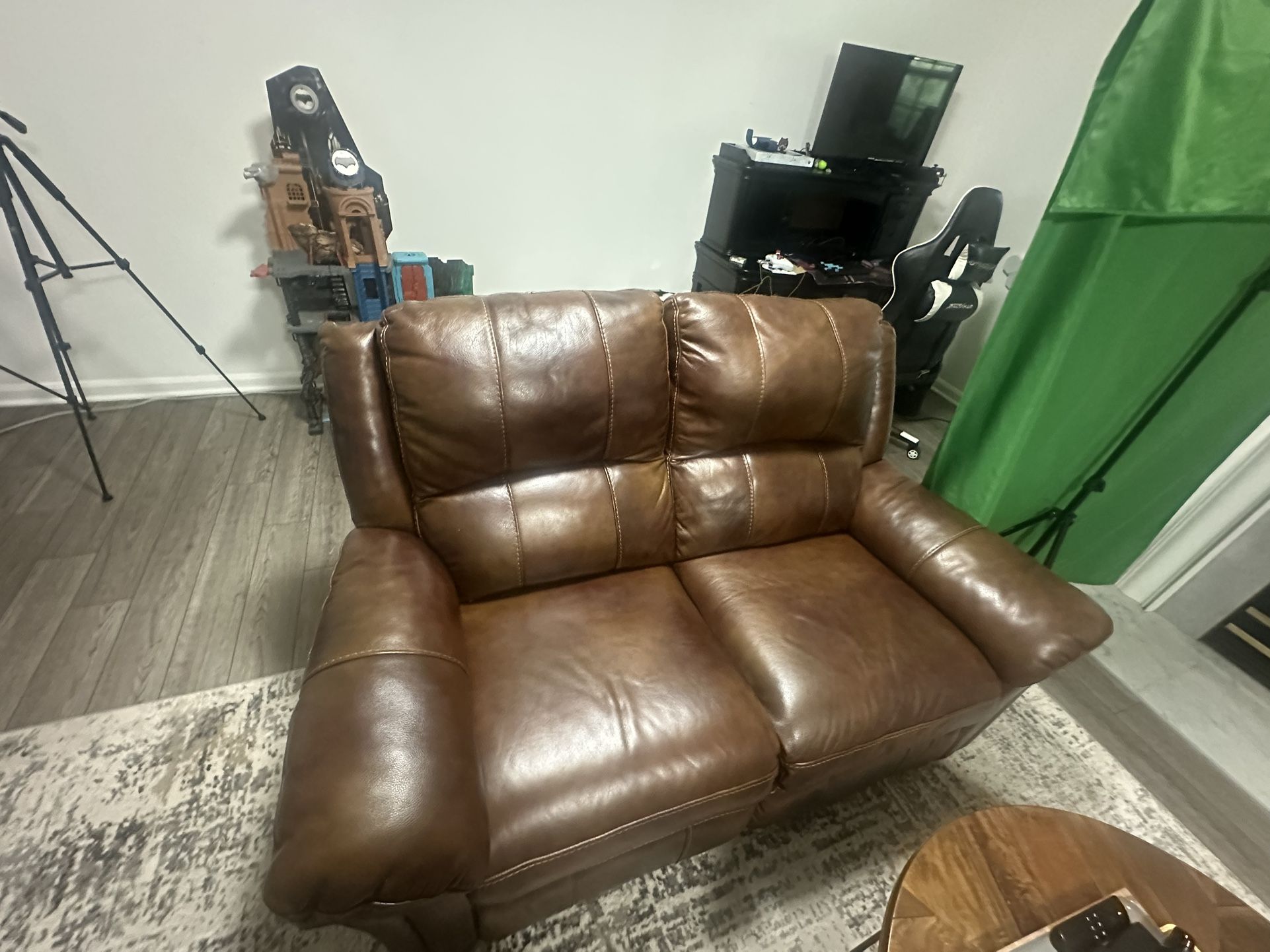 Havertys Leather Love seat/couch 250.