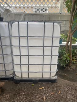 350 Gallon Water Tank
