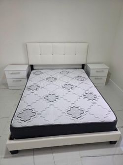 Cama Con Colchón Y 2 mesas de noche
