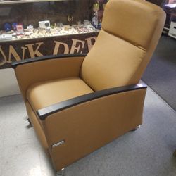 Medical Recliner Chair With Easy To Move Wheels