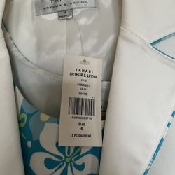 It’s A Beautiful Three Pieces Suit For Women’s In Size 4 The Color Is White And Blue Made ByTAHARI It’s Very Beautiful For Easter  