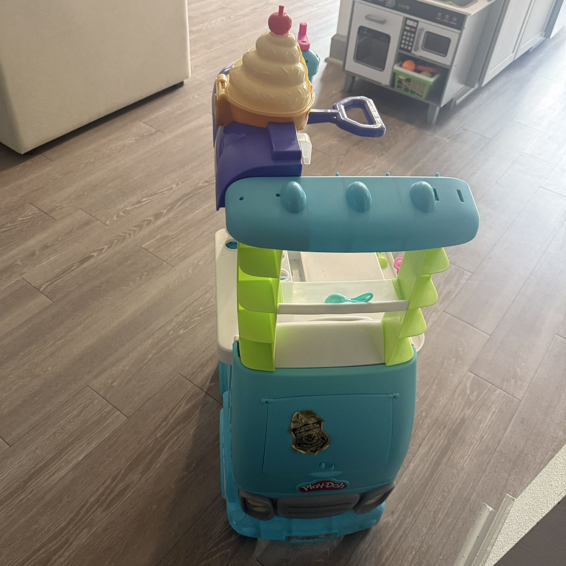 Play-Doh Ice Cream Truck Playset – Used