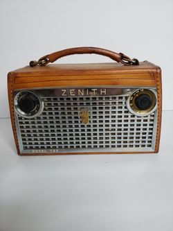 Zenith Royal 700 Transistor Radio