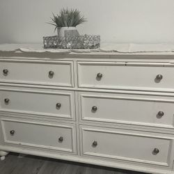 White Wood Dresser And Mirror 