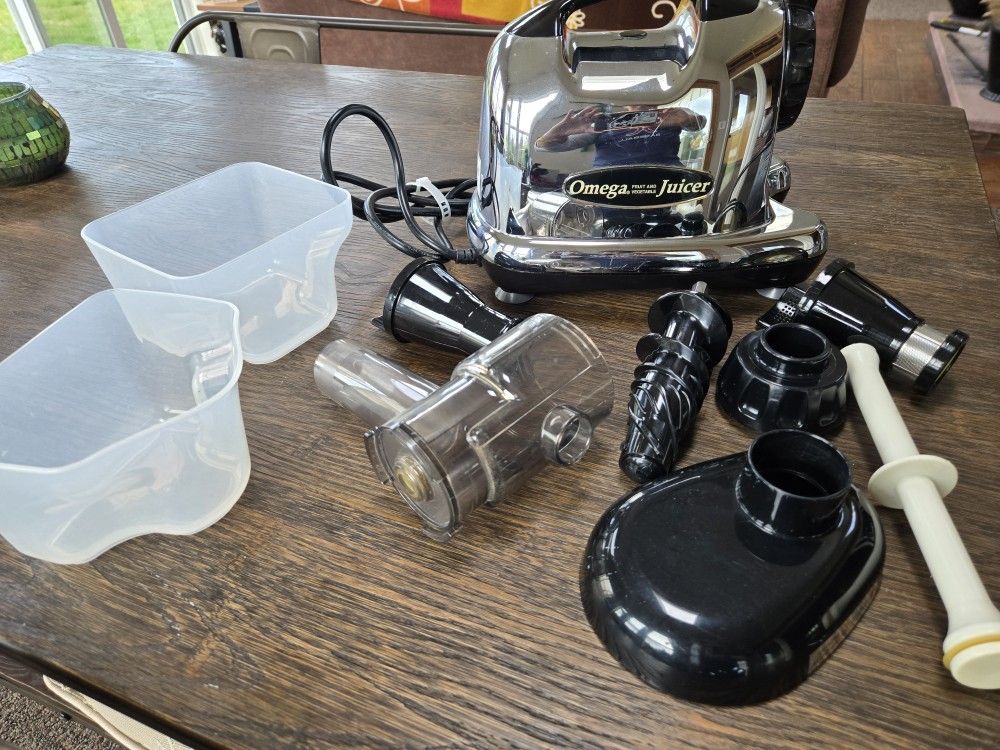 Omega Cold Press Masticating Juicer
