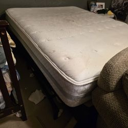 Queen Size Bed With Everything 