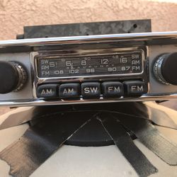 67 V W BllaupunktSw/AM /FM Radio With Speaker Housing