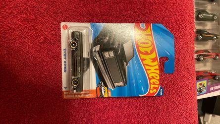 Hot Wheels '83 Chevy Silverado Die-Cast