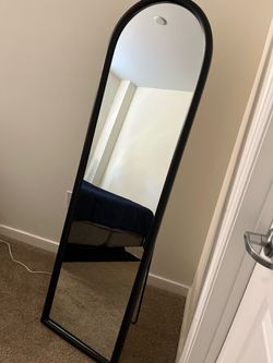 Full-Length Floor Mirror Black Arched Frame