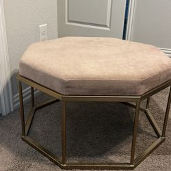 NEBRASKA FURNITURE PINK COLOR SMALL TABLE LIKE NEW VERY VERY CLEAN $35