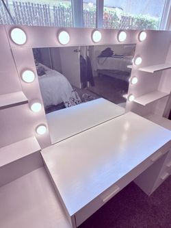 Vanity with mirror/lights