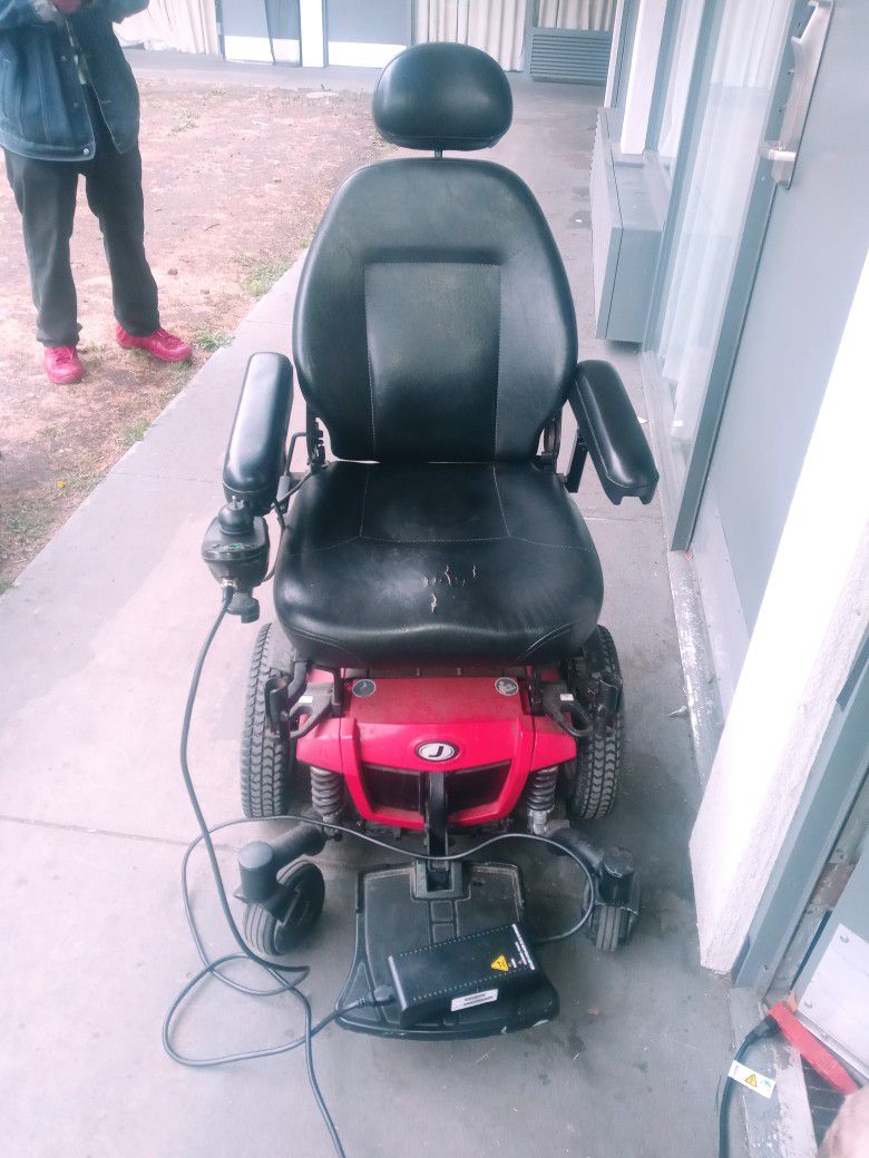 Jazzy 600 ES Motorized Chair
