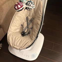 MamaRoo 4Moms