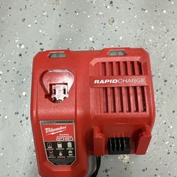 ⚡ Cargador Rápido Milwaukee M12/M18 – Nuevo ⚡