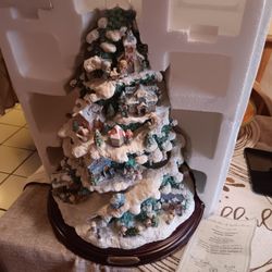 Precious Moments Holiday VILLAGE  limited Edition 