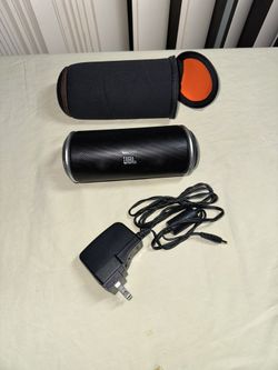 JBL Flip 2 Bluetooth Portable Speaker with case and power adapter in good condition 