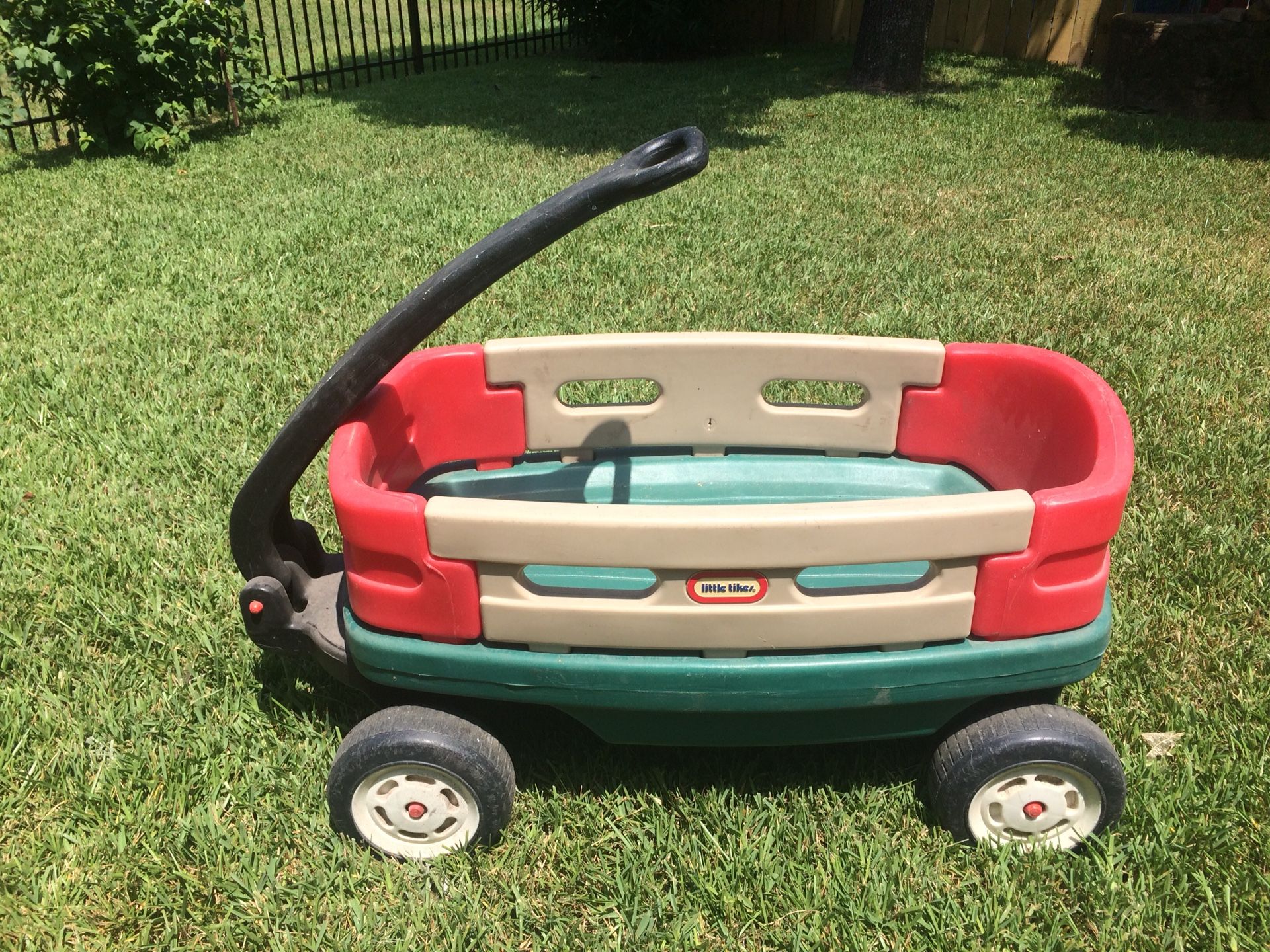 Lil Tikes deluxe ride n relax wagon