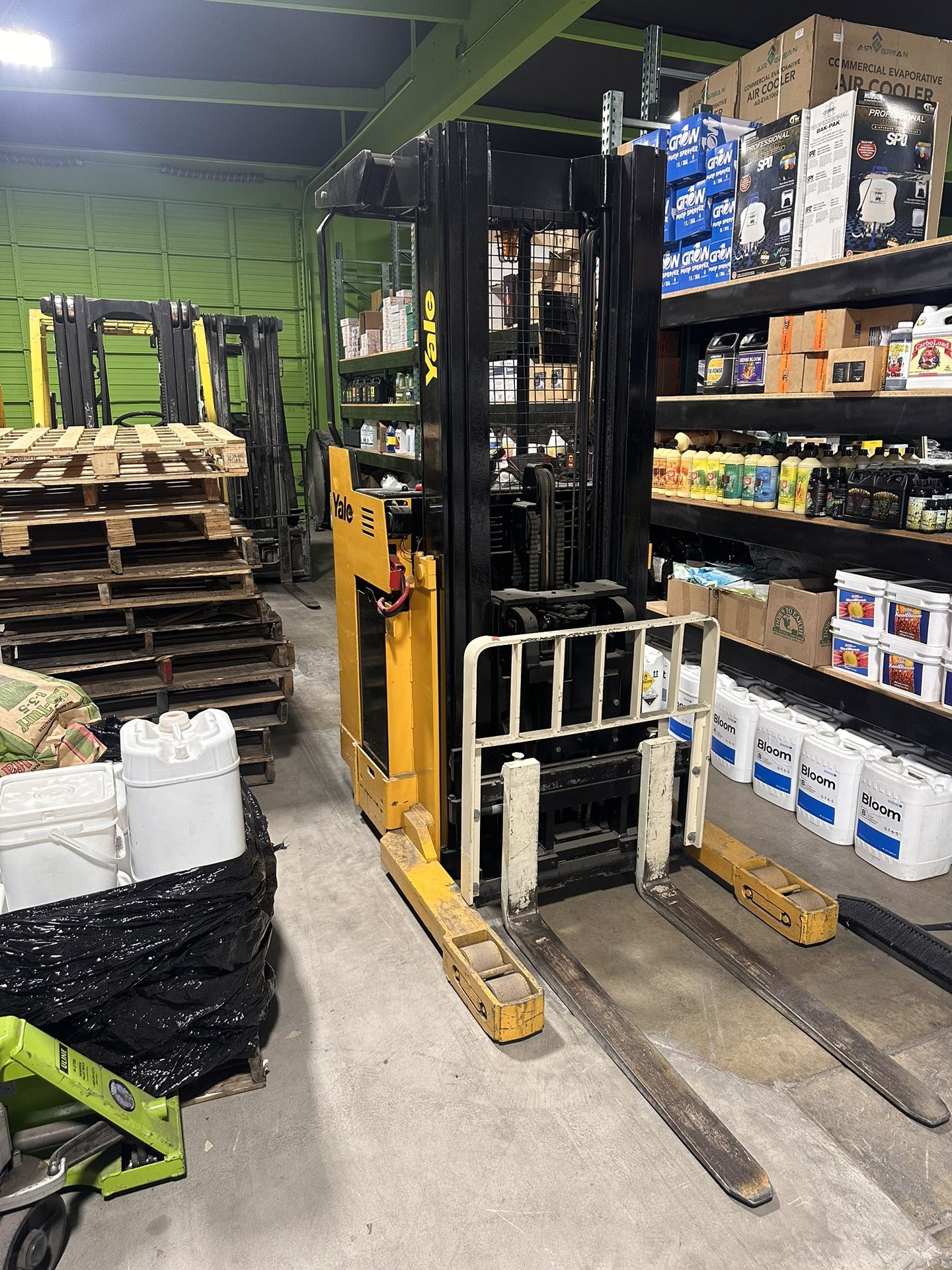 Yale Electric Fork Lift