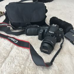 Canon 70D DSLR Camera With Case And Charger And Rode Mic EUC