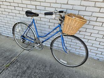 Tall Ladies Schwinn Varsity 10-speed Road Bike w/ Basket