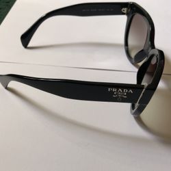 PRADA SUN GLASSES