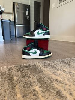 Nike Air Jordan 1 Mid Youth Shoes SZ 6Y Pine Green 554725-067 Great Condition!