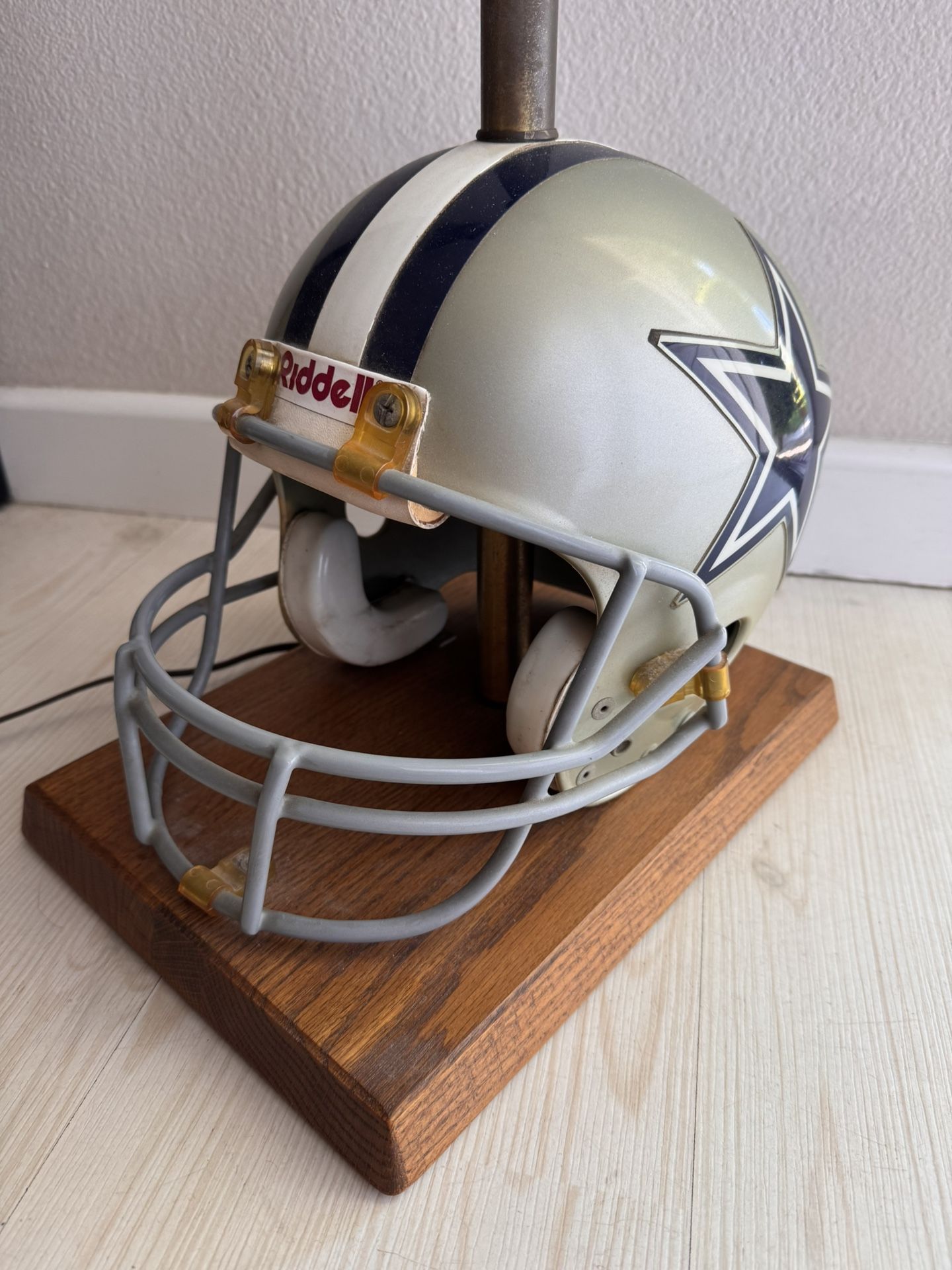 1980s Vintage Riddell Dallas Cowboys Helmet Lamp 1980s Vintage Riddell Dallas Cowboys Helmet Lamp