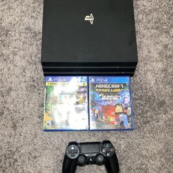 PS4 Pro -  Bundle 1 Controller 2 Games “original Mincraft”