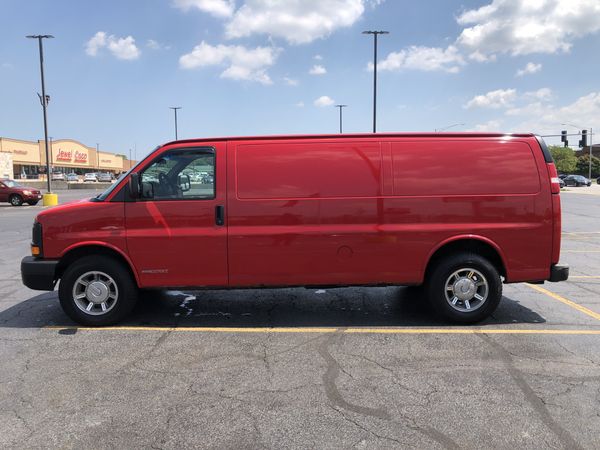 03’ Chevy Express 2500 Extended w/6.0 liter for Sale in Chicago, IL