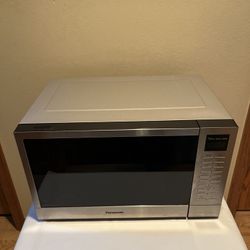 Panasonic 1.2 Cu. Ft. 1200 Watt SN68KS Microwave with Inverter and Genius Sensor Stainless Steel