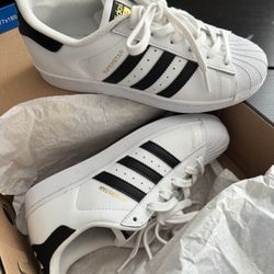 Adidas Superstars Size Women 7 / Big kids 5 1/2