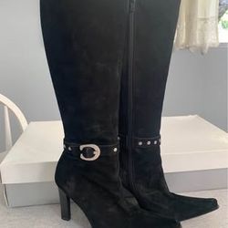Like New Ladies Charles David Blk Suede Boots - Size 6