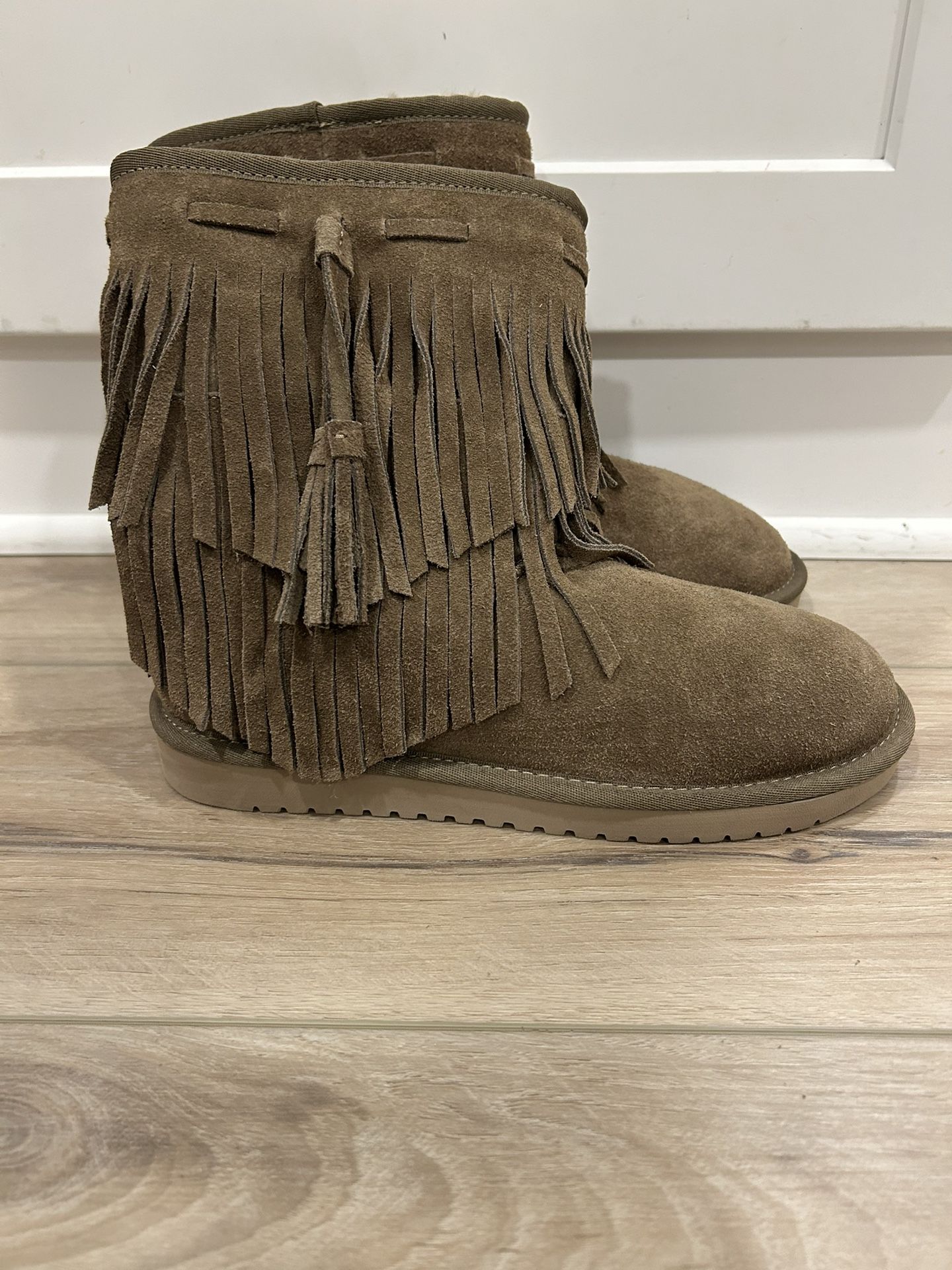 Koolaburra by UGG Suede Fringe Boots – Women's Size (BRAND NEW)