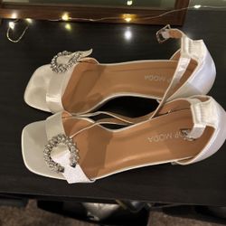 White Heels 7 1/2 