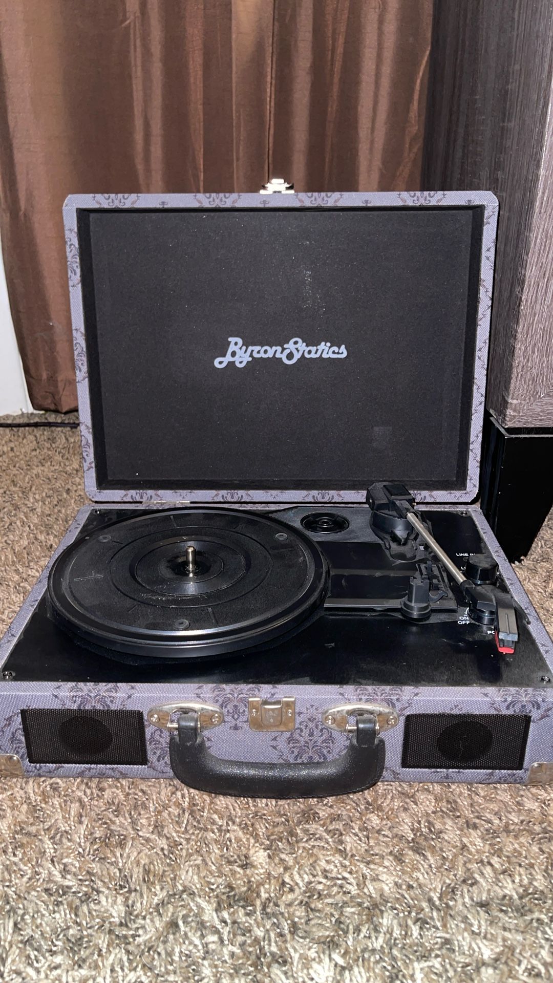 Suitcase Record Player Byron Statics