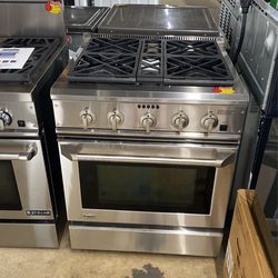 GE Monogram Gas Range Electric Oven. 30 Inch W Dual Fuel Profesional