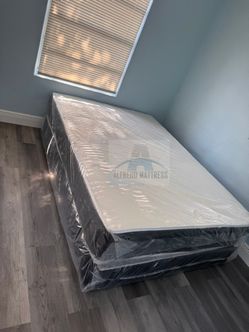 Full mattress with box spring (2pc set - new) 