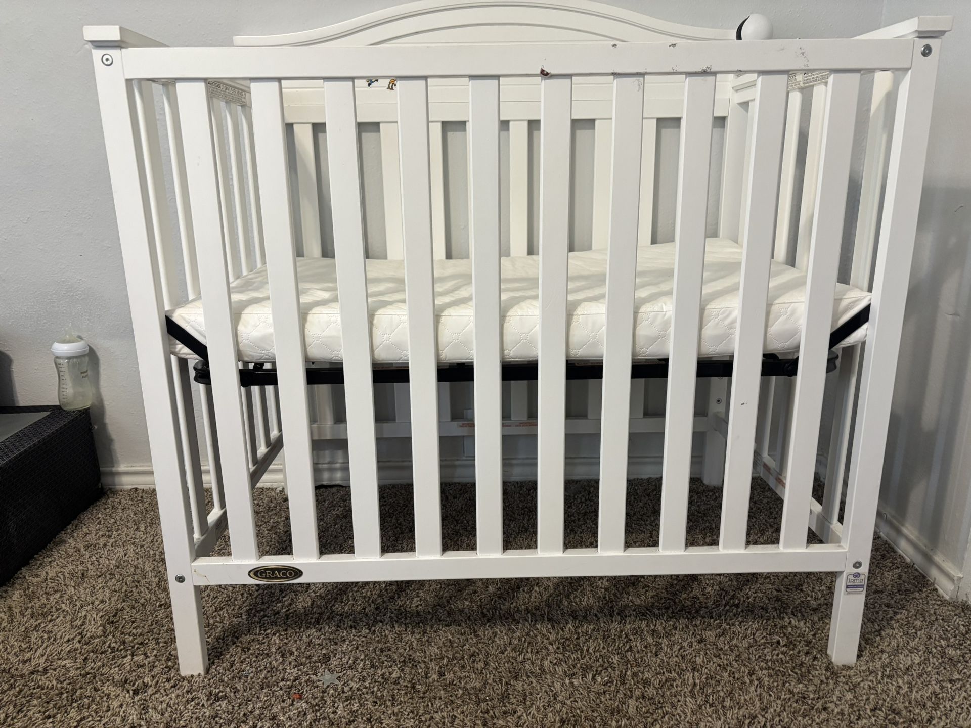 Graco baby crib