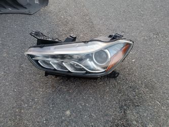 2014-2017 Maserati Ghibli headlight xenon hid with all the accessories and lights bulbs OEM.