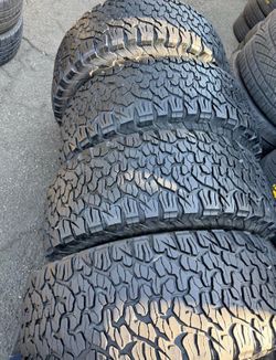 315 70 17 BFGOODRICH Ko2 All four of them are in perfect living conditions.