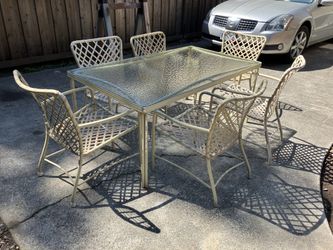 Patio Furniture / Table And Six Chairs