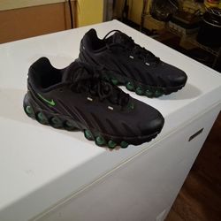 Nike Air Max DN 8 Size 5 & Half  Brand New Black Green Smoke Grey