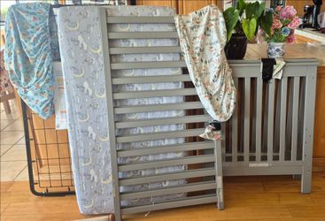Crib in perfect condition  by Delta kids