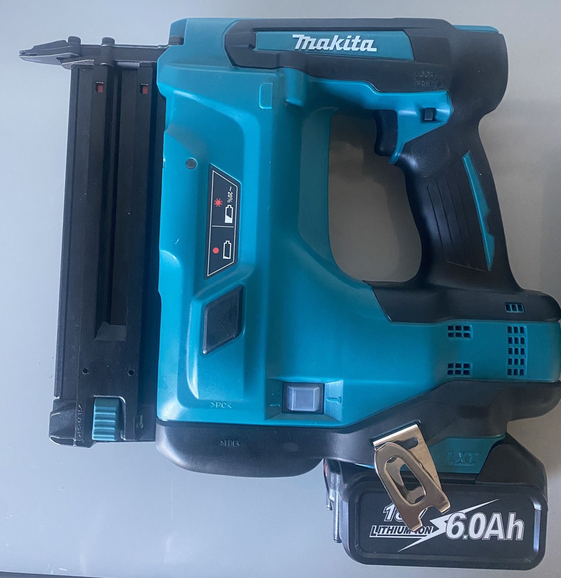 Makita Brad Nailer with Battery and Battery Charger!