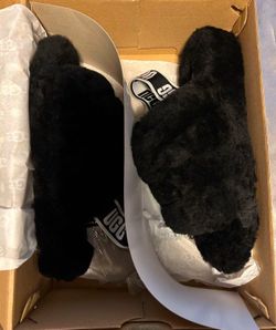 Brand New Size 9 Black Ugg Slippers